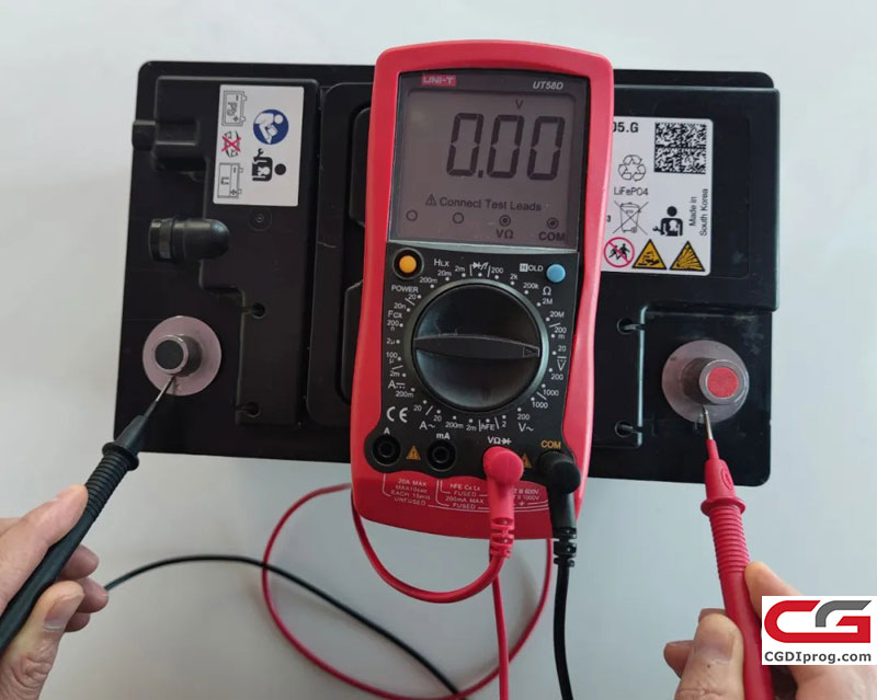 Voltage Measurement of Porsche Cayenne's Lithium Battery